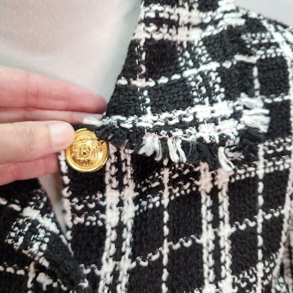 Urban Daizy Black and White Plaid Button Close Shacket Size Medium - Picture 5 of 13